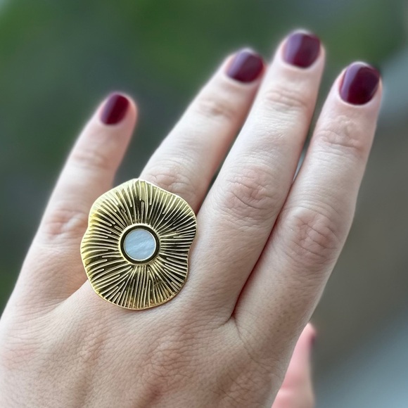 Sunburst Flower Ring 18k Gold Plated with White Shell - Picture 1 of 7